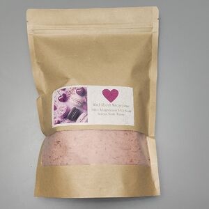 Mad About Macaroons Silky Magnesium Milk Soak - Pink
